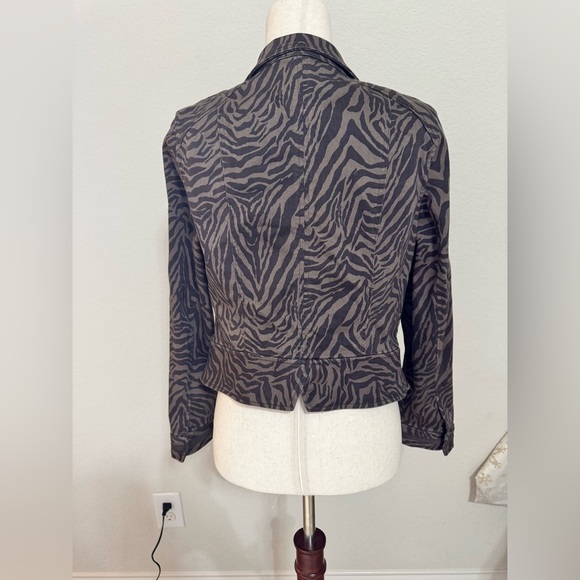 White House Black Market Women's Outline Zebra Chocolate Snap Jacket 12P - Picture 4 of 13